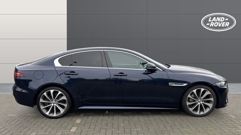 Jaguar XE 2.0 D200 R-Dynamic SE Black 4dr Auto Diesel Saloon